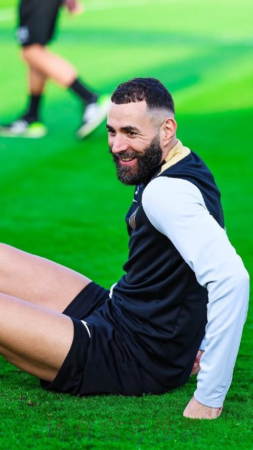 西媒:本泽马未查出肌肉伤势 球员感觉不好不想冒险 西媒:本泽马未查出肌肉伤势 球员感觉不好不想冒险